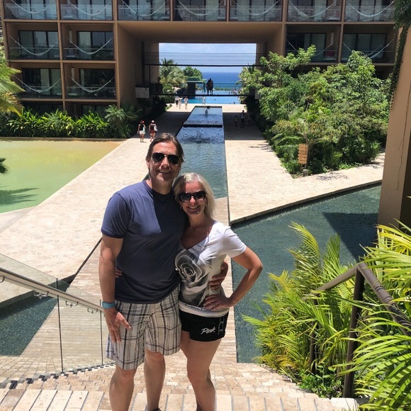 Meet your Posher, Stacy - Picture 2 of 5